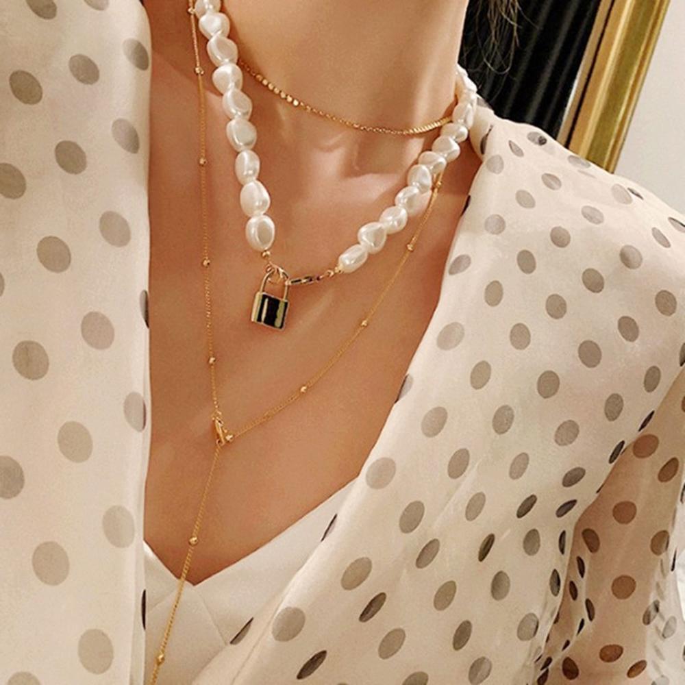 Pearl lock choker necklace