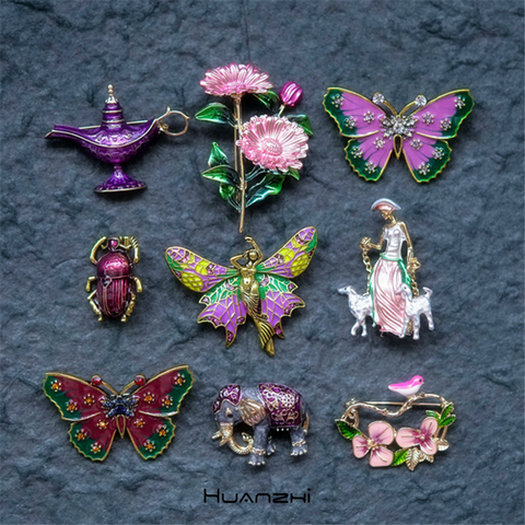 HUANZHI 2022 New Vintage Metal Zircon Purple Butterfly Daisy Insect Elephant Animal Plant Brooch for Women And Man Jewelry Gift ► Photo 1/6