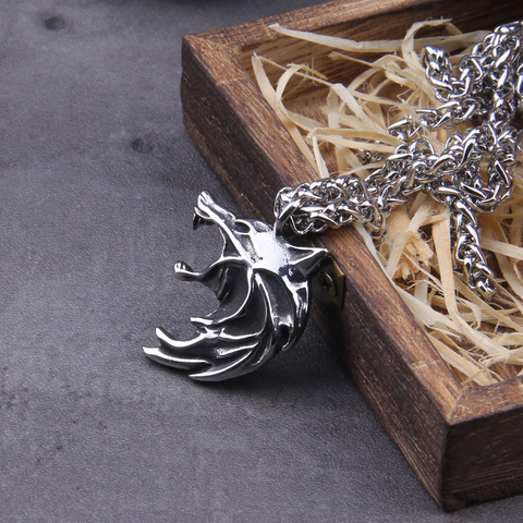 the Wizard wolf head pendant necklace for Geralt with a The Wild Hunt 3 Figure TV ► Photo 1/5