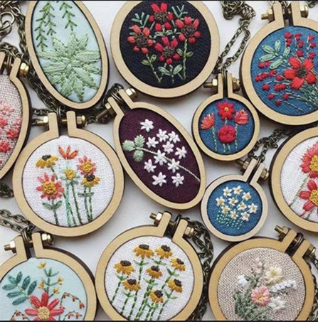 Wooden Mini Embroidery Hoop Black Chain and Matel Ring Frame Small Hand Stitching Hoop Cross Framing Hoop Wood Earring ► Photo 1/6