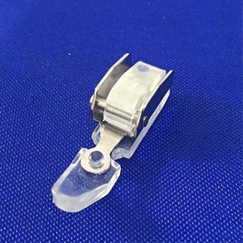 Domestic Snap On Sewing Machine Parts Clip-On Zip Zipper Foot 7306-3  (Narrow Right) #611406002 for Brother Singer 7YJ117-1