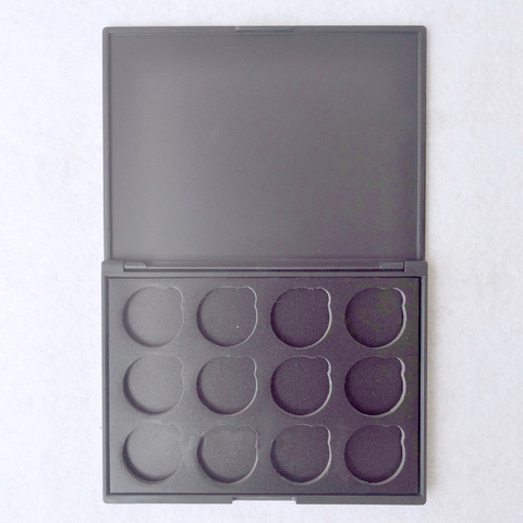 one empty palette without pans Magnetic Empty Eye shadow Palette Interchangeable 26mm Pan Size ► Photo 1/1
