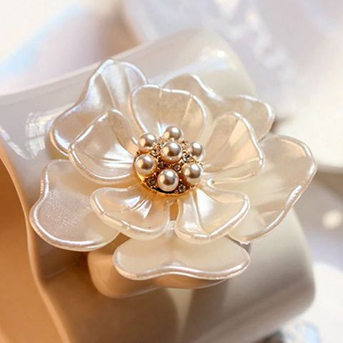 Camellia Flower Brooch pins plant Brooches For women Dressing Decoration Fashion Beautiful Jewelry Modern Girl Gift ► Photo 1/5