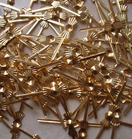 Best price 100pcs Gold bowtie pins connectors crystal prisms of chandelier lamp parts connectors accessories for glass pendants ► Photo 1/4