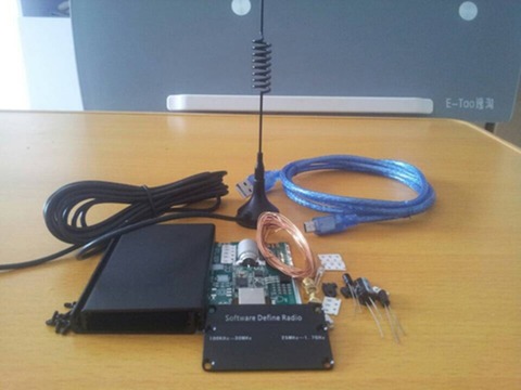 DIY KITS 100 KHZ to 1.7 GHz all band radio RTL the SDR receiver RTL2832 + R820T ► Photo 1/1