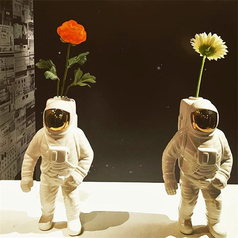 Space Man Sculpture Astronaut Ceramic Vase Creative Decoration Living Room Flower Arrangement Ins Home Model For Tabletop Decor ► Photo 1/6
