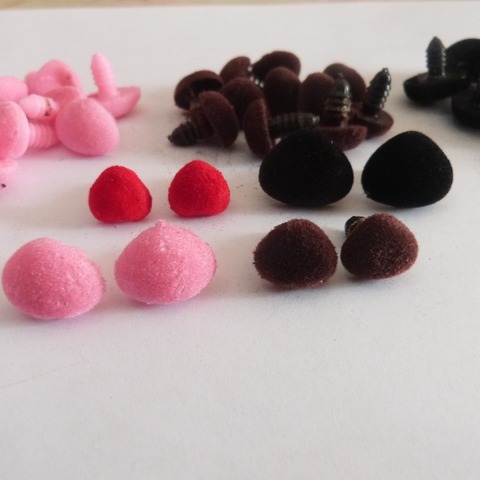 50pcs/lot pink/red/black/brown flocking  Triangular safety toy nose & soft washer for diy doll findings ► Photo 1/5