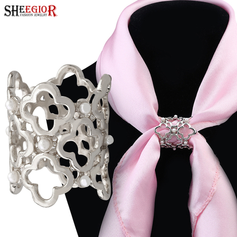 Lovely Hollow Clover Scarf Buckle Brooches for Women Accessories Fashion Gold Silver color Cylinder Cape Button Brooch Gift ► Photo 1/6
