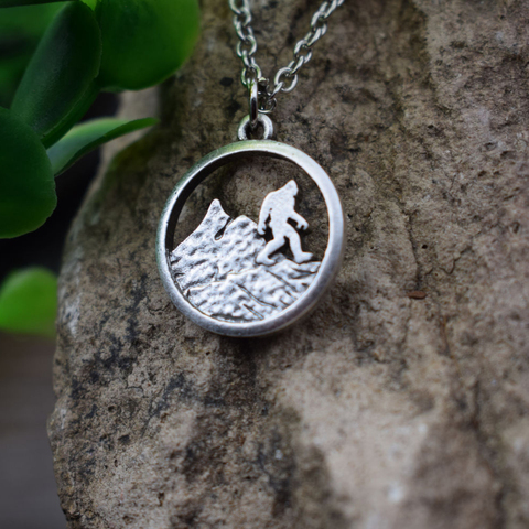 1pcs new Arriva antique silver plated Bigfoot necklace running in the mountain Sasquatch  SanLan ► Photo 1/6
