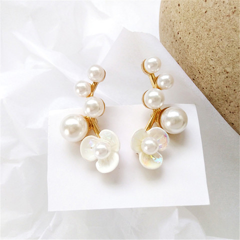 Latest trends personality contracted metal pearl flower shapes delicate street snap earrings to wear take a lady earrings ► Photo 1/6