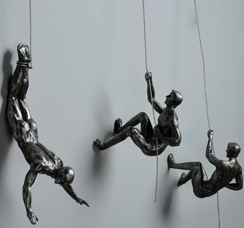 Industrial Style Climbing Man Resin Iron Wire Wall Hanging Decoration Sculpture Figures Creative Retro Present Statue Decor gift ► Photo 1/6