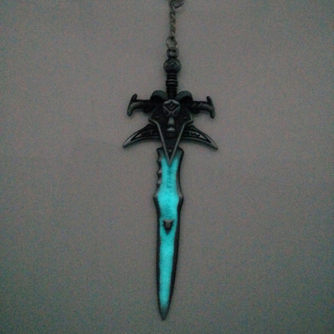 World of Warcraft Frostmourne Sword Weapon Keychain Game WOW Metal Keyring The Lich King Key Chain GLOW in the DARK luminous ► Photo 1/6