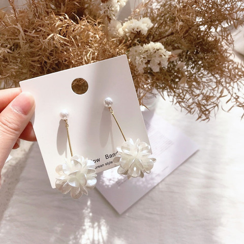 Korean fashion jewelry hot elegant hand woven pearl earrings white three-dimensional round flower earrings for women ► Photo 1/6