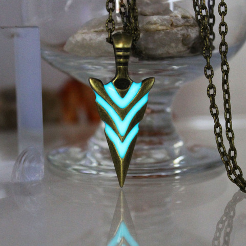 High Quality Glowing Green Arrow necklace Knight spear Necklace GLOW in the DARK Pendants Necklaces women MEN boys girls gift ► Photo 1/6