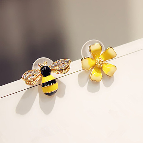 2022 Cute New Flower Bee Asymmetric Earrings Zircon Earrings Wholesale Fashion Jewelry Punk Stud Earrings for Women Girls Gift ► Photo 1/5