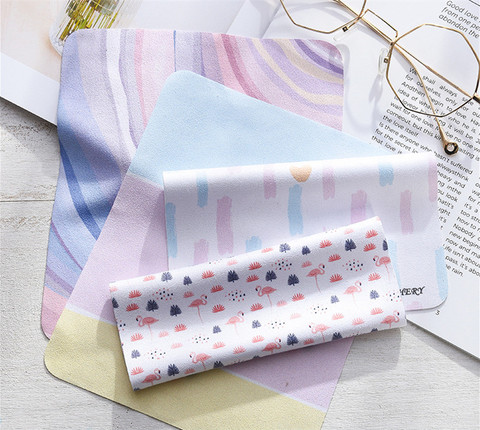 2PCS/lOT Glasses Cloth Small Fresh  Pattern  Microfiber Cleaning  Optical Lens Camera Mobile Phone Screen Cleaning Cloth 175*145 ► Photo 1/5