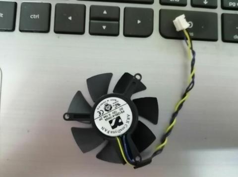 Original Gigabyte FS1250-S2053A 12V 0.19A 3-wire graphics card fan with 4.5cm diameter ► Photo 1/3