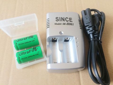 New 2 pcs. 16340 CR123A 17335 1000 mAh battery + 3V CR123A battery charger, digital camera, made of special battery ► Photo 1/2