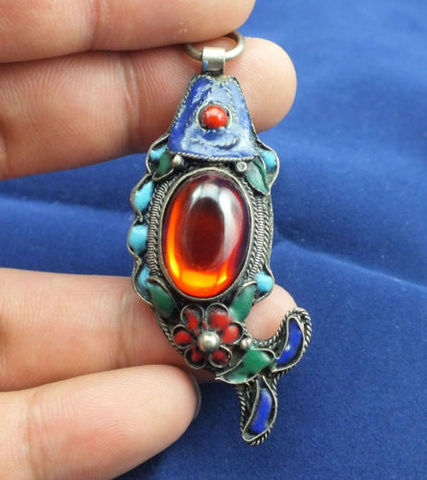 Beautiful Chinese Tibetan silver Cloisonne  inlaid with Zircon fish pendant ► Photo 1/4