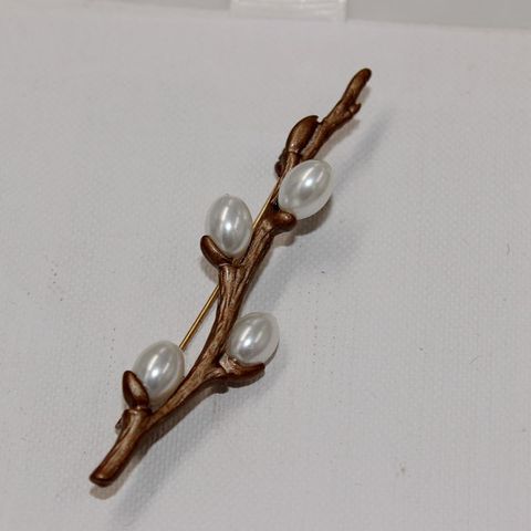 2022 new plum artificial pearls brown antiques paint retro coat female brooch ► Photo 1/4