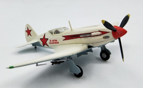 1:72 Model of Soviet MIG-3 fighter aircraft during World War II Trumpeter finished 37224 ► Photo 1/1