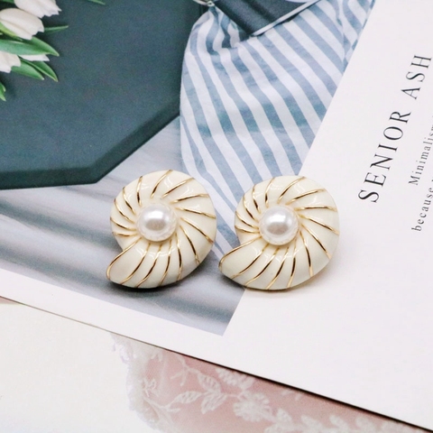 White Enamel Cute Pearls Stud Earring ► Photo 1/6