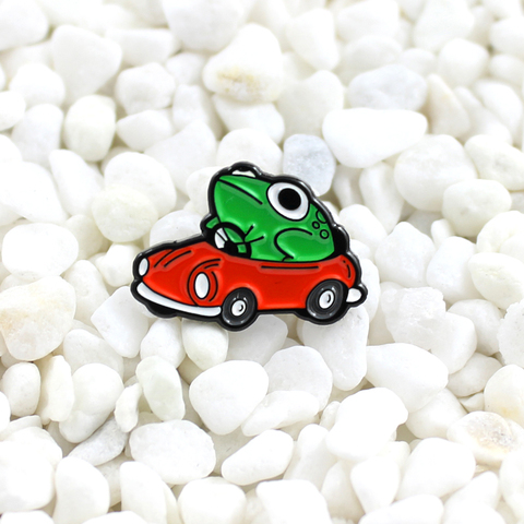 Frog driving red gas car Enamel brooch Cartoon animal cute badge Denim t-shirt backpack personality pin Send children gifts ► Photo 1/6
