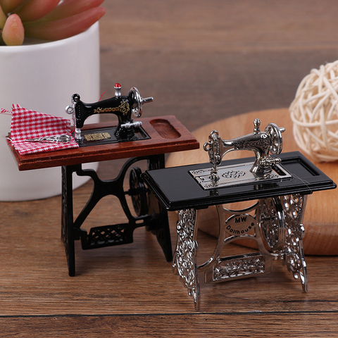 Kids Dollhouse Decor Miniature Furniture Wooden Sewing Machine with Thread Scissors Accessories for Dolls House Toys for Girls ► Photo 1/6
