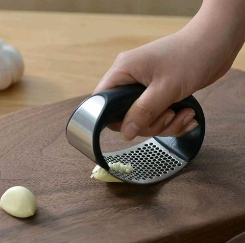 1pcs Stainless Steel Garlic Press Manual Garlic Mincer Chopping Garlic Tools Curve Fruit Vegetable Tools Kitchen Gadgets ► Photo 1/5