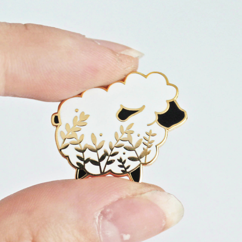 Cute Cartoons Animal Little Sheep Hard Enamel Pin Fashion Plant Flowers Golden Brooch Art Creativity Knitters Enthusiast Gift ► Photo 1/3