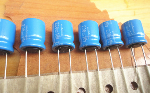 50pcs/lot Original nichicon BT series 125C Industrial grade high temperature aluminum electrolytic capacitors free shipping ► Photo 1/5