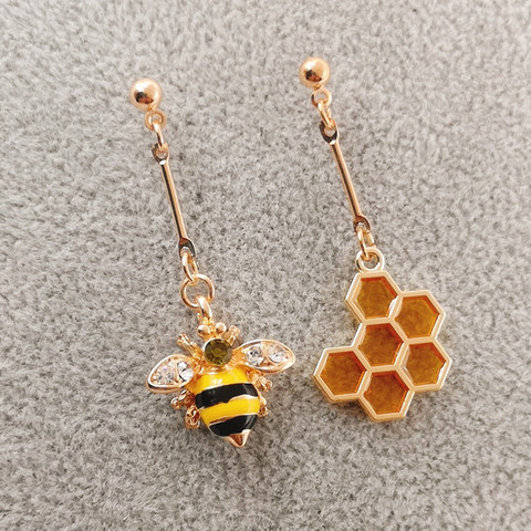 Fashionable honeycomb hexagonal enamel earrings, honeycomb bee irregular earrings, simple and elegant geometric earrings ► Photo 1/6