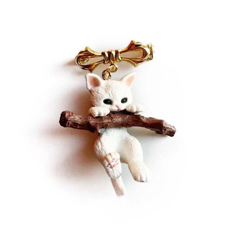 Cute Animal Cat Brooch брошь Naughty Cat With Branch Play Lapel Pin Clothes Pin Unisex Party Bijoux Christmas Best Gift ► Photo 1/4