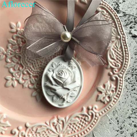8x6.6cm Rose Oval Pendant Silicone Mold Aromatherapy Wax Tablet Mould For Car Decoration DIY Gypsum Plaster Molds ► Photo 1/5