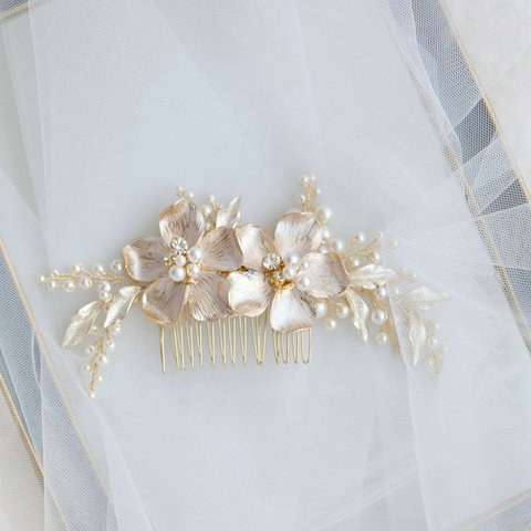 Gorgeous White Enamel Flowers Bridal Hair Comb Pearl Headdress Hand Made Leaf Hair Accessories Jewelry ► Photo 1/5
