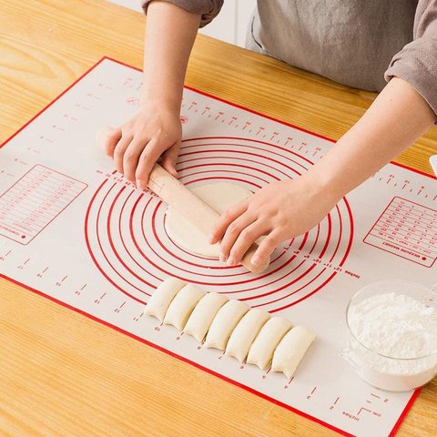 Reusable Non-stick Silicone Baking Mat Baking Mat Fondant Paste, 100% Bisphenol-A (BPA) Free, with Measure, 60 X 40 Cm (Red) ► Photo 1/6