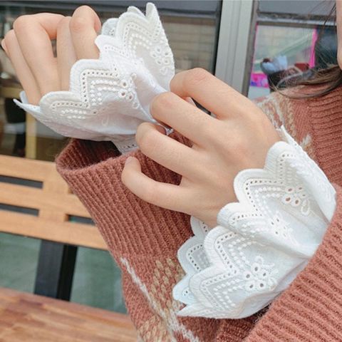 Womens Pleated Ruffles Horn Cuffs Hollow Out Embroidery Floral Lace Fake Sleeves ► Photo 1/5