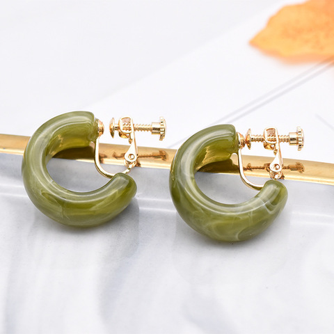 2022 Korean New Design Geometric C-shaped Acrylic Hoop Clip on Earrings with Charm for Non Pierced Women Ear Clips Jewelry Gift ► Photo 1/4