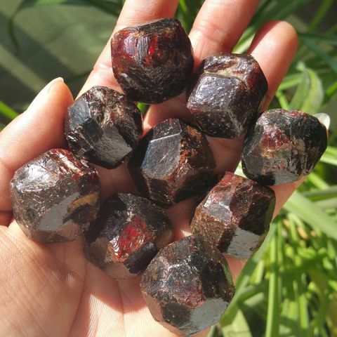 Natural rough Garnet crystal stone Raw semiprecious Tumbled stone ► Photo 1/6