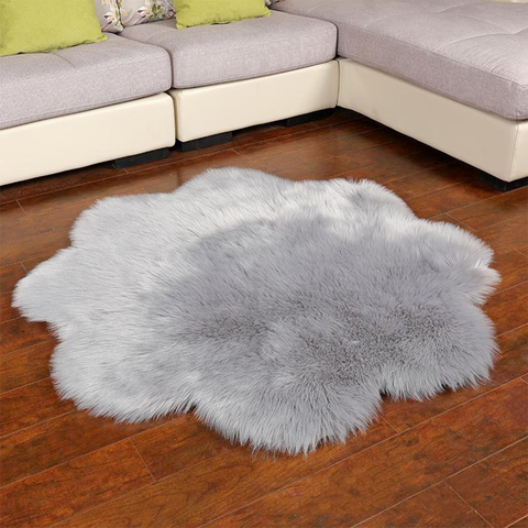 1pc Faux Wool Heart Shaped Carpet/rug/floor Mat With Long Plush