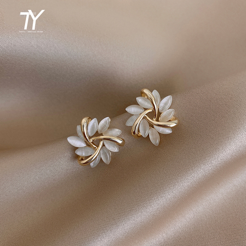 Elegant and Exquisite Opal Petal Circle Stud Earrings For Woman 2022 New Classic Jewelry Luxury Party Girl's Unusual Earrings ► Photo 1/6