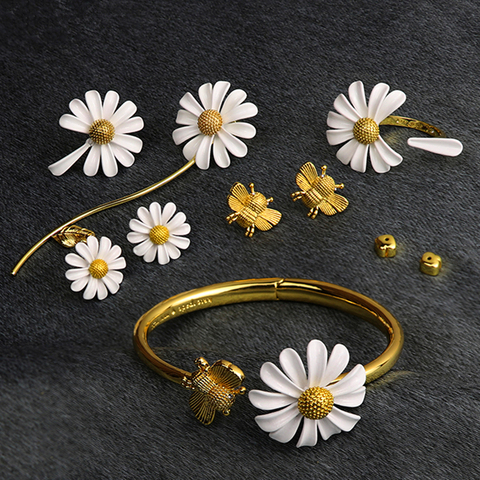 HUANZHI  2022 New Design Gold Color Daisy Flower Bee Animal Asymmetry Adjustable Buckle Bracelet for Women Girl Set Jewelry Part ► Photo 1/6