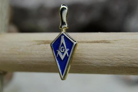 Masonic Lapel Pins Badge Mason Freemason B24 Miniature Trowel ► Photo 1/2