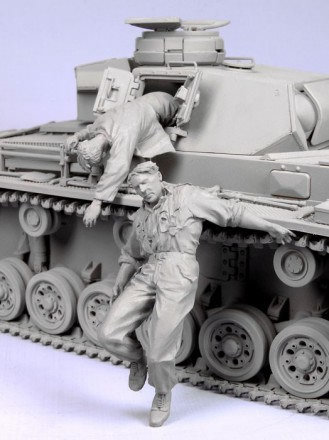 New Unassembled  1/35 ancient escape crew include 2 (NO TANK )   Resin Figure Unpainted Model Kit ► Photo 1/1