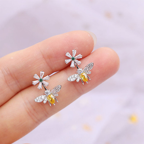 Huitan Cute & Stylish Flower Bee Shape Women Stud Earring Gold/Silver Color Party Daily Wear Gift for Girlfriend Fashion Jewelry ► Photo 1/6