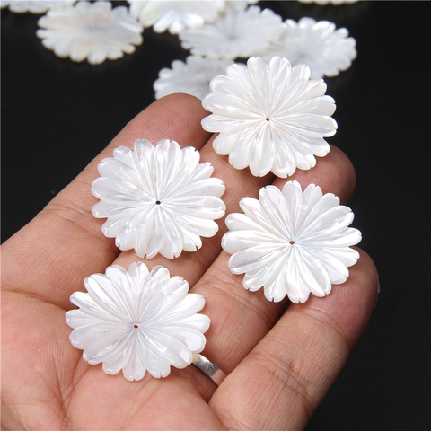 Natural White Butterfly Shell Mother of Pearl Pendant Carved Chrysanthemum Shape Shell Flower Beads for Jewelry Making DIY Hole ► Photo 1/6