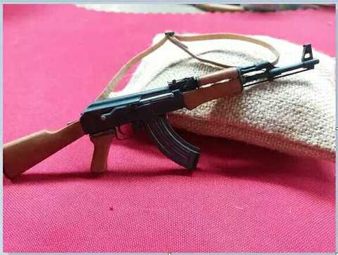 1: 6 metal solid wood decomposable AK47 submachine gun model ► Photo 1/3
