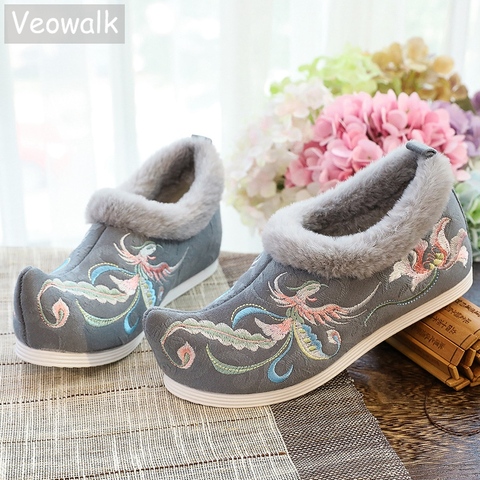 Veowalk Winter Women Warm Flat Shoes with Short Plush Lining Low Top Nose Toe Flower Embroidered Flats Ladies Soft Hanfu Shoes ► Photo 1/6