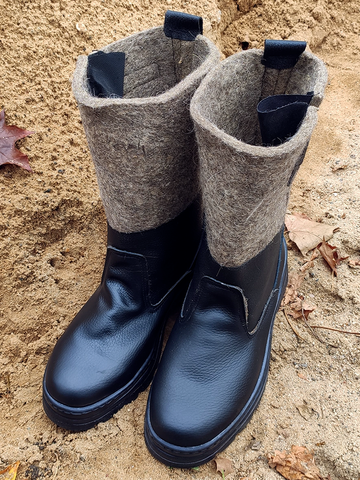 Men's winter boots with felt 