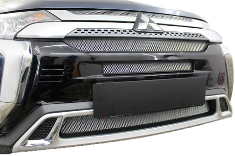 Protective mesh on the radiator grille Mitsubishi Outlander 2022-> ► Photo 1/1